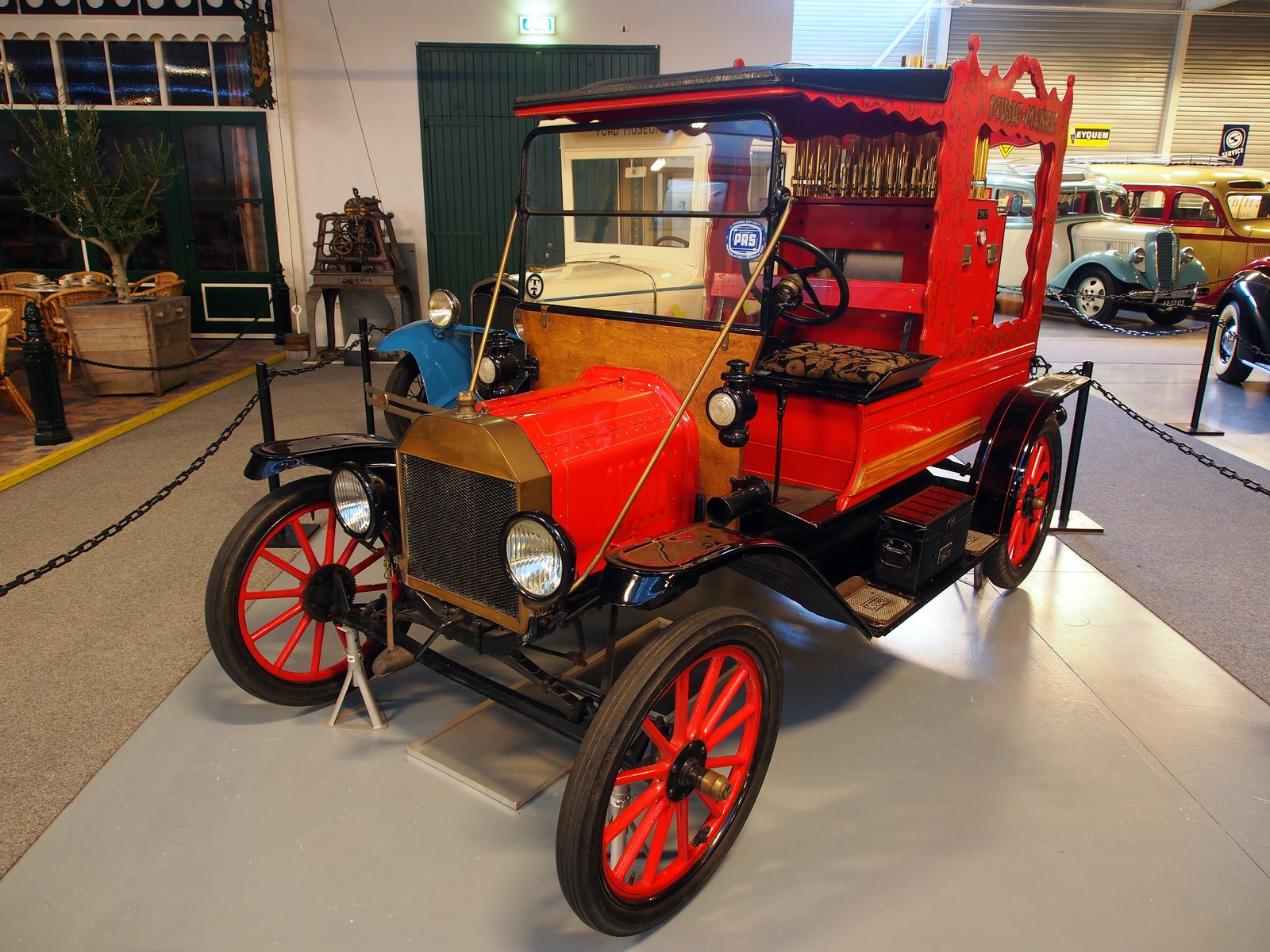 Figure 2 — An air calliope mounted on a truck or parade wagon, blower and tank aboard, ready to play a street parade. Portability with no boiler is exactly what put the air calliope on wheels and made it the …